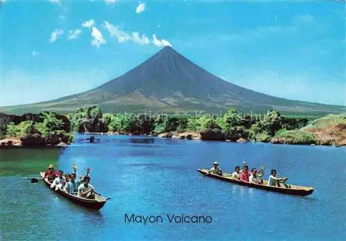 AK / Ansichtskarte  Mayon_Vulcano_Philippinen_Philippines Native bancas frequently used for transportation in the Philippines