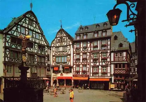 AK / Ansichtskarte  BERNKASTEL-KUES_Berncastel Marktplatz mit Michaelsbrunnen