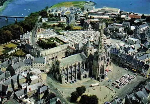 AK / Ansichtskarte  Treguier_Cotes_d_Armor Centre Eglise vue aérienne