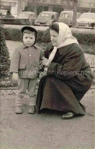 AK / Ansichtskarte  PAU_64_Pyrenees-Atlantiques Familienfoto Mutter mit Kind