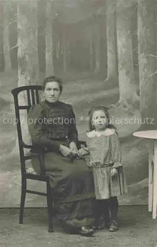 AK / Ansichtskarte  Schlettstadt_Selestat_67_Bas-Rhin Familienfoto Grossmutter mit Enkeltochter