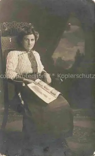 AK / Ansichtskarte  MULHOUSE_Muehlhausen_68_Alsace Familienfoto Junge Frau