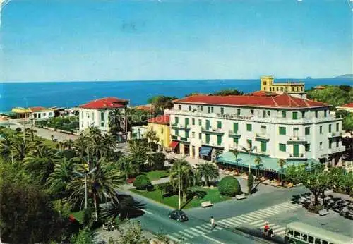 AK / Ansichtskarte  Marina_di_Massa_Carrara_Toscana_IT Piazza Betti e giardini