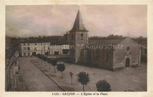 AK / Ansichtskarte  Saujon Saintes 17 Charente-Maritime Eglise et la Place