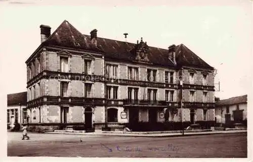 AK / Ansichtskarte  Chasseneuil-sur-Bonnieure 16 Charente Hotel de Ville et la Poste