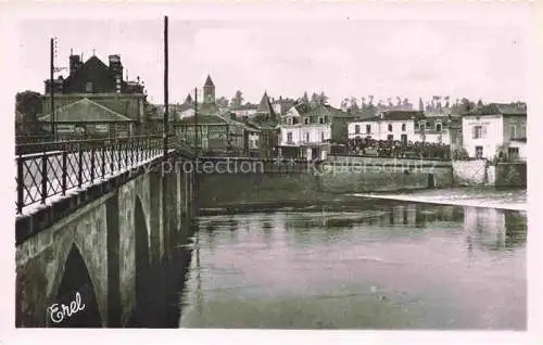 AK / Ansichtskarte  Chabanais Confolens 16 Charente Un coin du Pont et Place Colbert