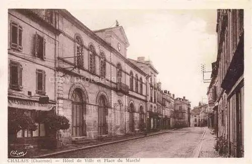 AK / Ansichtskarte  Chalais Angouleme 16 Charente Hotel de Ville et Place du Marche