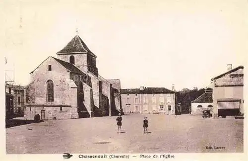 AK / Ansichtskarte  Chasseneuil-sur-Bonnieure 16 Charente Place de l'Eglise