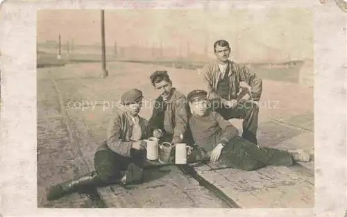 AK / Ansichtskarte  Ludwigshafen  Rhein Gruppenbild Bierkruege