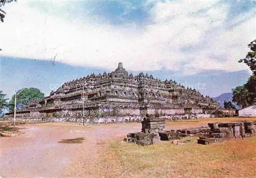 AK / Ansichtskarte  Indonesia Indonesien  Borobuour the biggest Buddhist Temple in Central Java