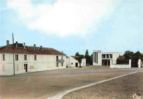 AK / Ansichtskarte St Thomas de Conac_Jonzac_17_Charente Maritime La Place Principale