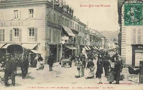 AK / Ansichtskarte Saint Die des Vosges_88_Vosges Rue Thiers un jour de marche au fond la montagne La Bure 