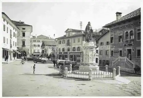AK / Ansichtskarte  Pieve di Cadore Veneto IT Piazza e monumento a Tiziano