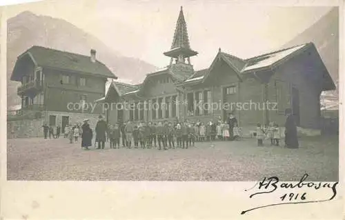 AK / Ansichtskarte Villeneuve__Lac_Leman_VD Devant la fondation Carmen de Macedo Ayurveda Gruppenbild 