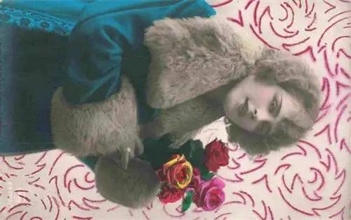 AK / Ansichtskarte  Foto Amag Nr. 63293/1 Blumen Frau Mantel