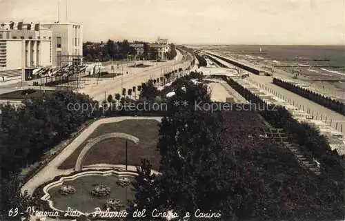 AK / Ansichtskarte  VENEZIA Venedig Venice Venise IT Palazzo del cinema e casino spiaggia