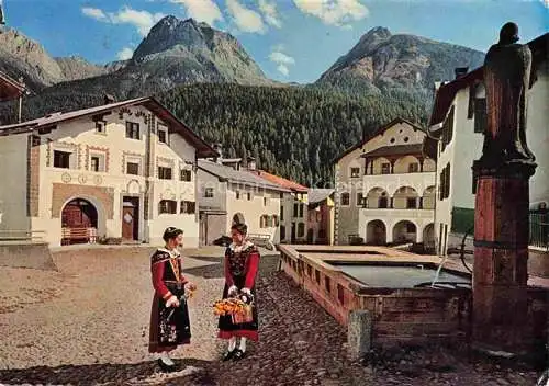 AK / Ansichtskarte  Scuol Schuls GR Dorfplatz mit Museum