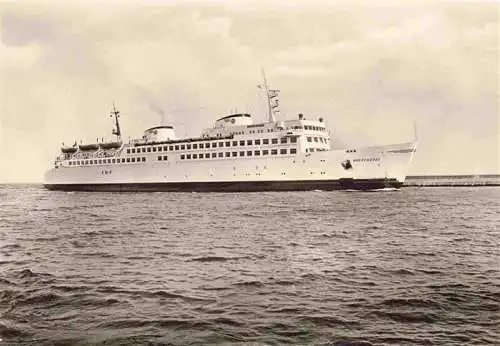 AK / Ansichtskarte  Dampfer Oceanliner Faehrschiff Warnemuende Koethen