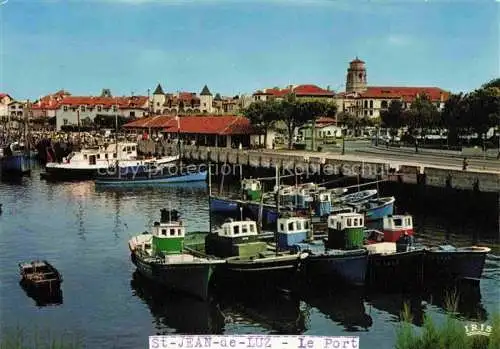 AK / Ansichtskarte  St-Jean-de-Luz 64 Pyrenees-Atlantiques Le port la mairie Maison Louis XIV et l'église