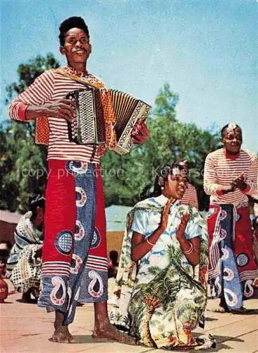 AK / Ansichtskarte  Madagascar Madagaskar Un groupe de Danseurs Bara