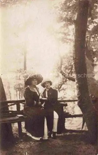 AK / Ansichtskarte  KOBLENZ  Rhein Junge Damen im Park