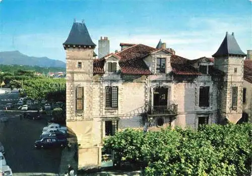 AK / Ansichtskarte  St-Jean-de-Luz 64 Pyrenees-Atlantiques Maison Louis XIV au fond le Rhune