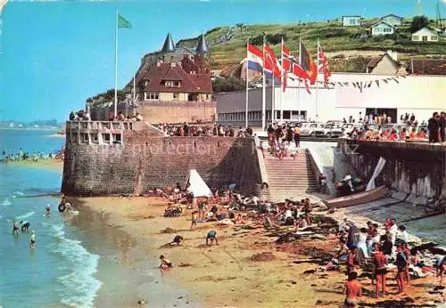 AK / Ansichtskarte  Arromanches-les-Bains 14 Calvados Place du 6 Juin et le musée Plage