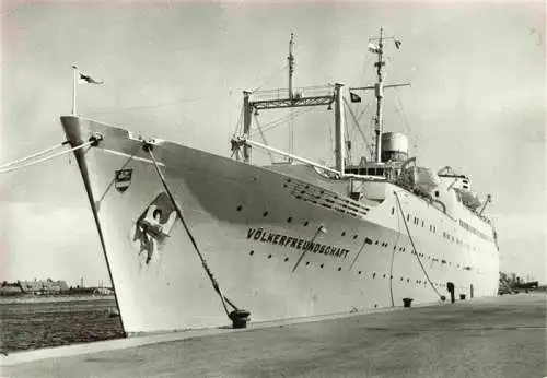 AK / Ansichtskarte  Schiffe Oceanliner Voelkerfreundschaft Urlau Rostock Warnemuende