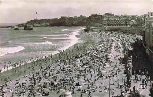 AK / Ansichtskarte  BIARRITZ 64 Pyrenees Atlantiques Vue d'ensemble de la grande plage à l'heure du bain