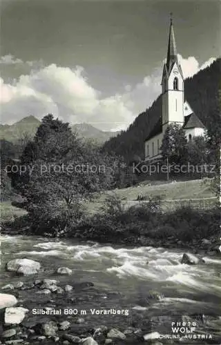 AK / Ansichtskarte  Silbertal Vorarlberg AT Partie am Bach Blick zur Kirche