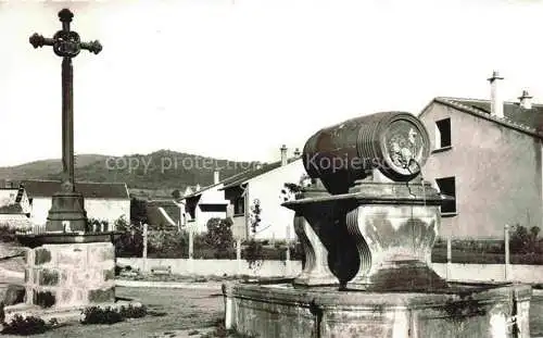 AK / Ansichtskarte  Combronde Riom 63 Puy-de-Dome Le Tonneau et la Croix du XVe siècle