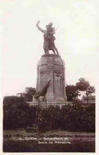 AK / Ansichtskarte  DAKAR Senegal Rond-Point et Ecole de Médecine Monument