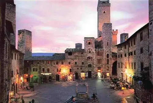 AK / Ansichtskarte  San Gimignano Toscana IT Piazza della Cisterne notturna