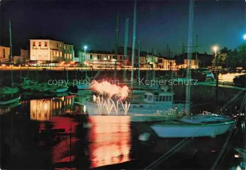 AK / Ansichtskarte  Saint-Martin-de-Re Couleurs et lumières sur le port la nuit