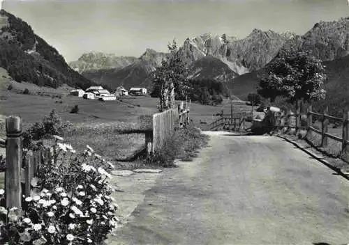 AK / Ansichtskarte  Bos-cha Guarda GR Blick von Guarda mit Lischannagruppe