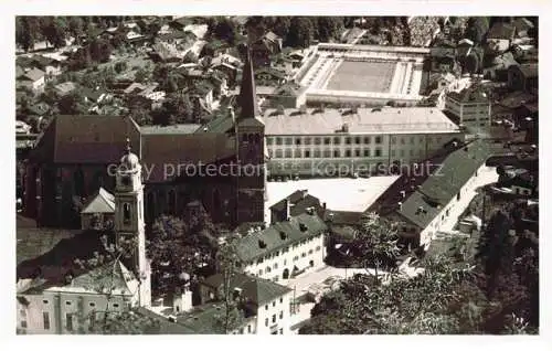 AK / Ansichtskarte  BERCHTESGADEN Pfarr und Stiftskirche mit neuem Kur Hofgarten