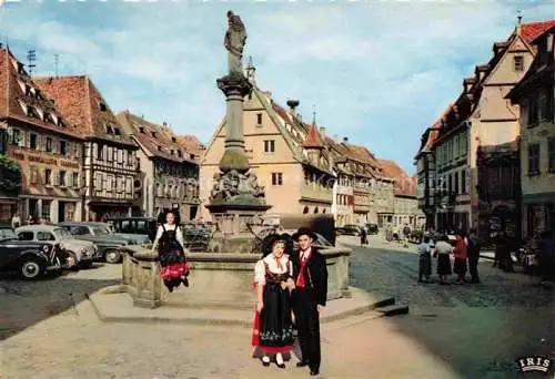 AK / Ansichtskarte  Obernai Alsace Oberehnheim Elsass 67 Groupe d'Alsaciens sur la Place du Marché Fontaine