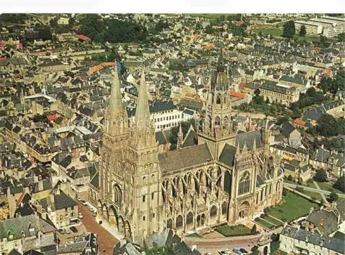 AK / Ansichtskarte  Bayeux 14 Calvados La cathédrale vue aérienne