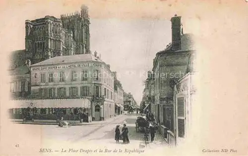 AK / Ansichtskarte  Sens 89 Yonne La Place Drapes et la Rue de la Republique