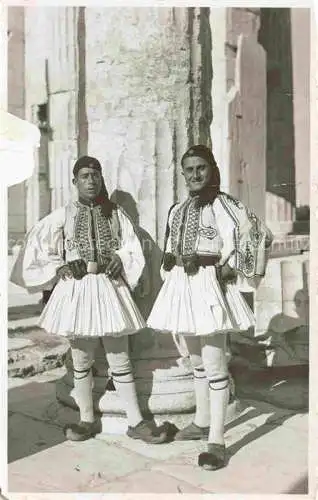 AK / Ansichtskarte  Kraljica Marija Greece Maenner in Landestracht