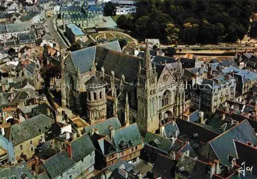 AK / Ansichtskarte  Vannes 56 Morbihan Vue sur la cathédrale et les maisons moyenâgeuses vue aérienne