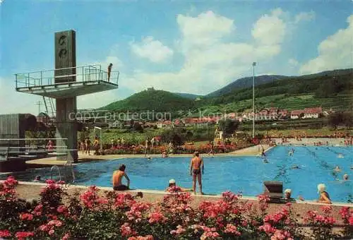 AK / Ansichtskarte  Hambach  Neustadt Weinstrasse Schwimmbad mit Blick zum Hambacher Schloss