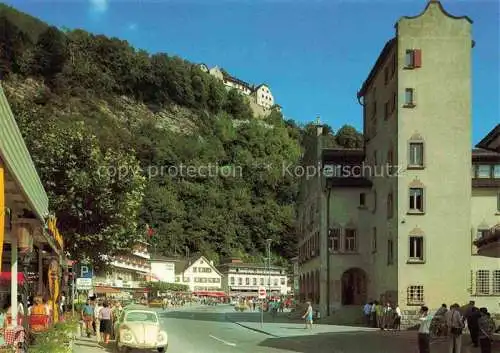 AK / Ansichtskarte  Vaduz Liechtenstein FL Hauptstrasse mit Schloss