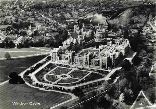 AK / Ansichtskarte  Windsor  Castle London UK Aerial view