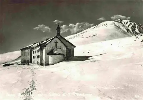 AK / Ansichtskarte  Passo Tonale 1884m Tonalepass IT Gebirgspass Bergdorf Bergkapelle Wintersportplatz Alpen