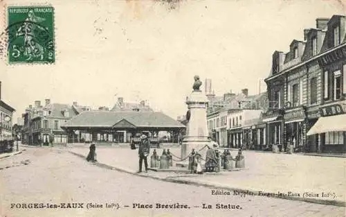 AK / Ansichtskarte  Forges-les-Eaux 76 Seine-Maritime Place Breviere La Statue