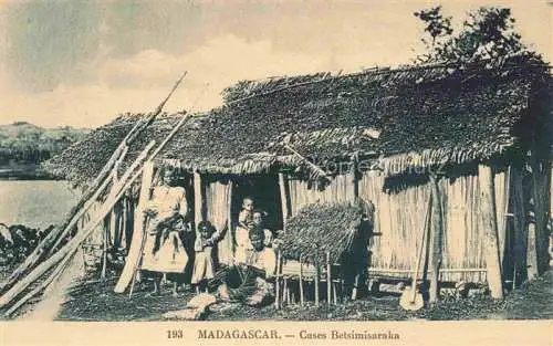 AK / Ansichtskarte  Madagascar Madagaskar Cases Betsimisaraka