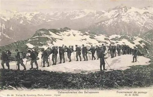 AK / Ansichtskarte  Gebirgsjaeger Chasseur Alpins Mountaineers Militaria-- Ueberschreiten des Sellapasses 