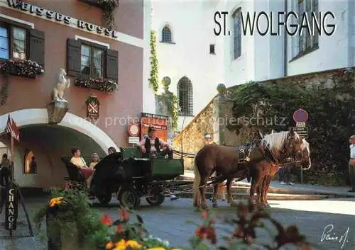 AK / Ansichtskarte  ST WOLFGANG  Wolfgangsee Oberoesterreich AT Marktplatz Roesslbogen Hotel Weisses Roessl Pferdekutsche