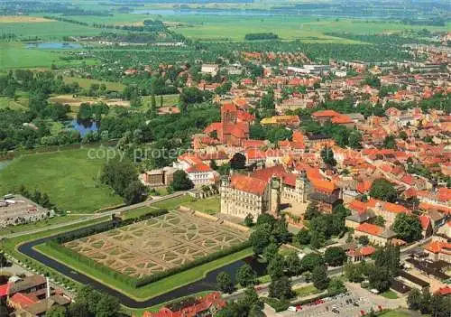 AK / Ansichtskarte  Guestrow Mecklenburg Vorpommern Schloss Guestrower Schlossgarten Stadtgraben